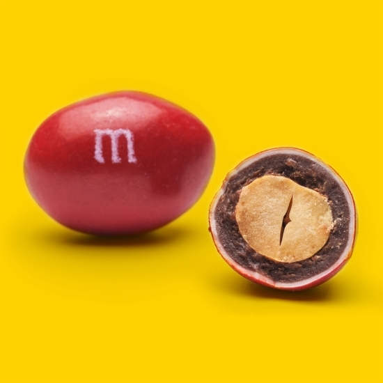 M&M's - Bomboane cu arahide învelite în ciocolată cu lapte 250g