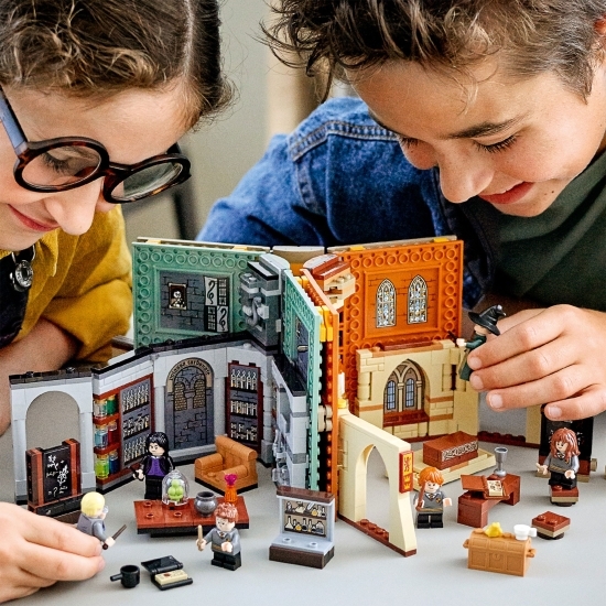 Harry Potter Moment Hogwarts: Lecția de poțiuni, 76383 Wizarding World, +8 ani