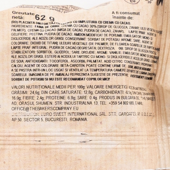 Plăcintă din foietaj cu umplutură de cacao 62g
