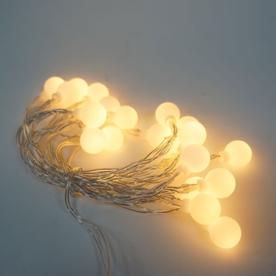 Instalație Crăciun, 2.5m, 20 de LED-uri, model cu biluțe, liniară, cu baterie