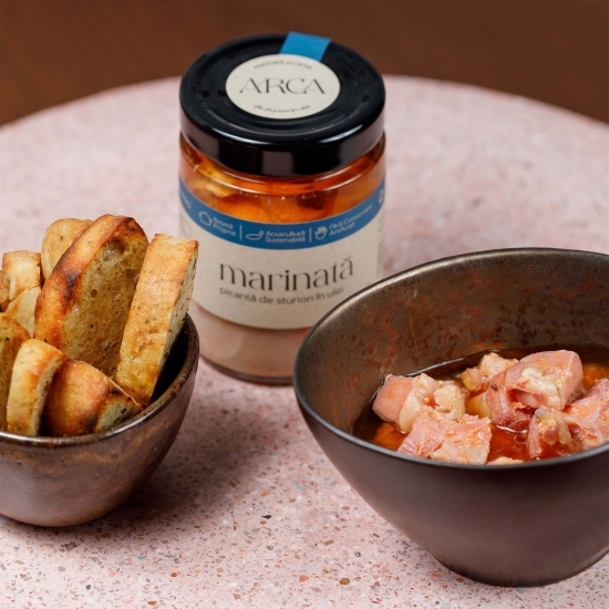Marinată picantă de sturion în ulei 300g