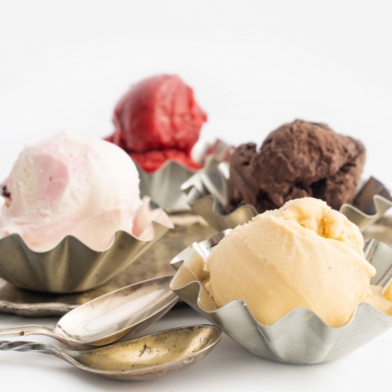 Înghețată italiană artizanală (gelato) ciocolată Peru, fistic Sicilia, cireșe amare, vișine 1kg