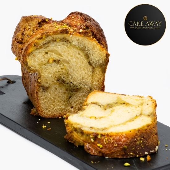 Cozonac cu ciocolată albă și fistic 850g