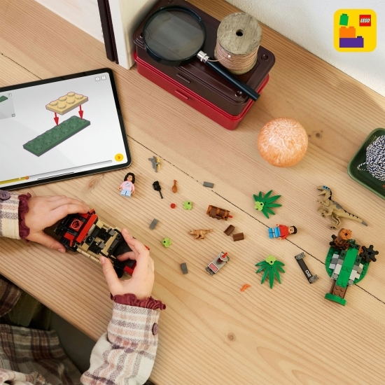 Evadare off-road din calea unui Velociraptor, 76972 Jurassic World, 285 piese, +6 ani