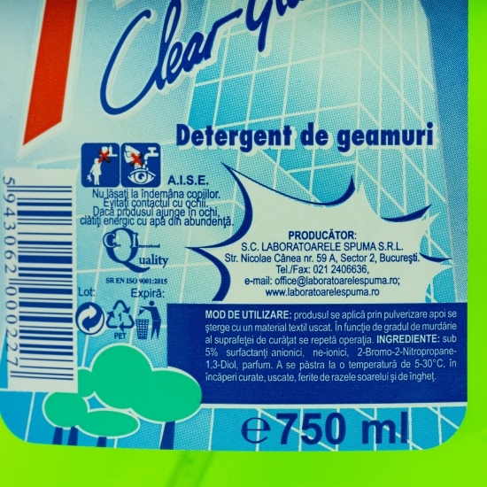 Detergent pentru geamuri cu pulverizator 0.75l