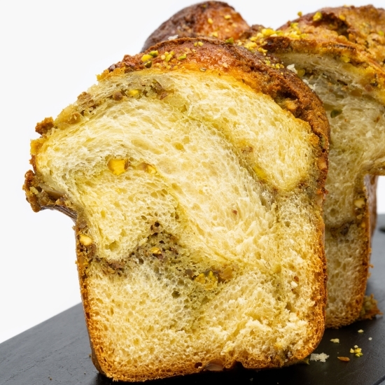 Cozonac cu ciocolată albă și fistic 850g