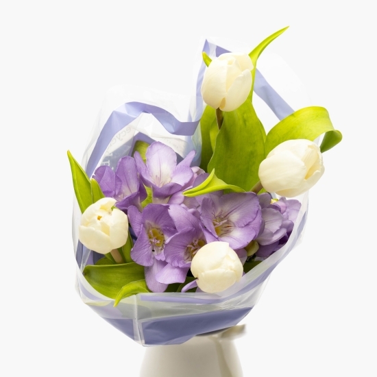 Buchet cu lalele albe și frezii, 7 fire