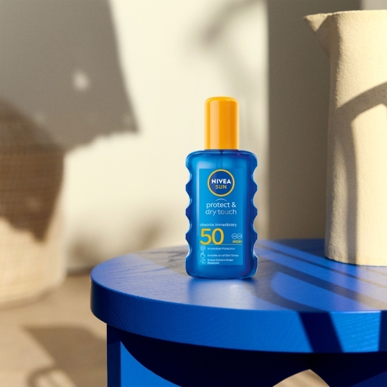 Spray cu protecție solară SPF50 Protect & Dry Touch 200ml