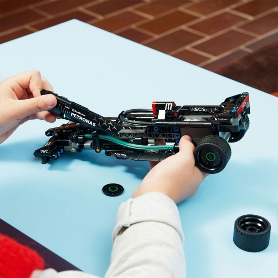 Mercedes AMG F1 W14E Performance Pull-Back, 42165 Technic, 240 piese, +7 ani