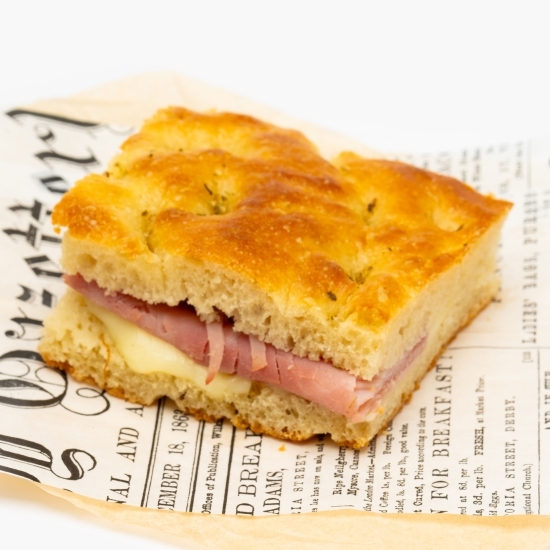 Focaccia cu șuncă și cașcaval 140g