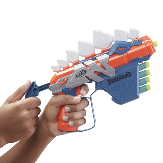 Blaster Dinosquad Stegosmash, 8+ ani