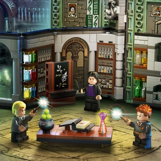 Harry Potter Moment Hogwarts: Lecția de poțiuni, 76383 Wizarding World, +8 ani