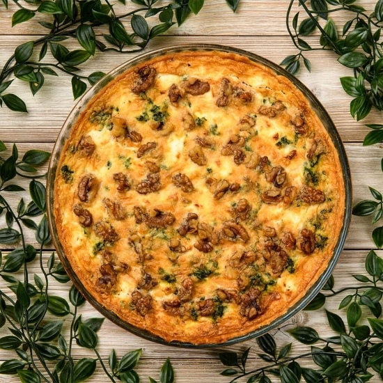 Quiche cu spanac, brânză de capră și nuci 1kg