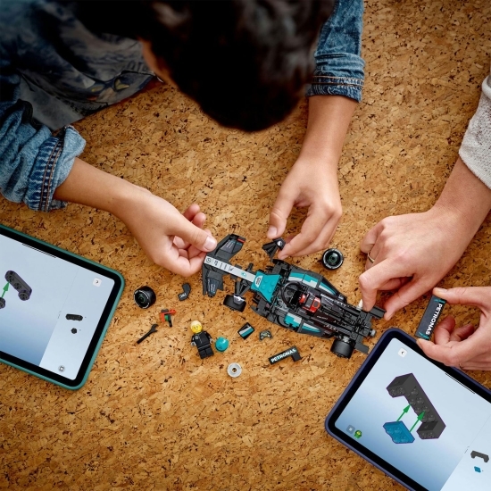 Mașină de curse Mercedes-AMG F1® W15, 77244 Speed Champions, 267 piese, +10 ani