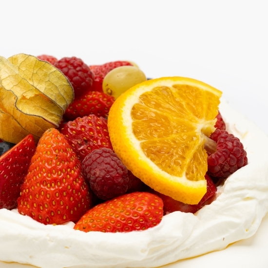 Tort de bezea fructe de pădure 950g
