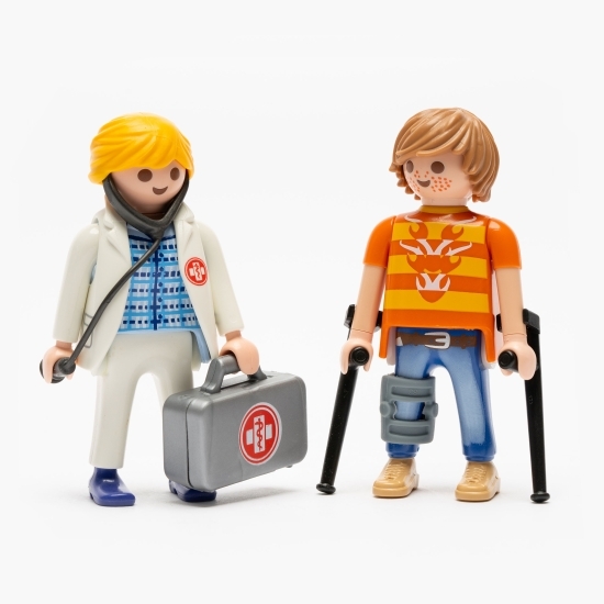 Set 2 figurine - doctor și pacient 4+ ani