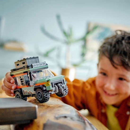 Camionetă 4x4 off-road, 60447 City, 221 piese, +6 ani