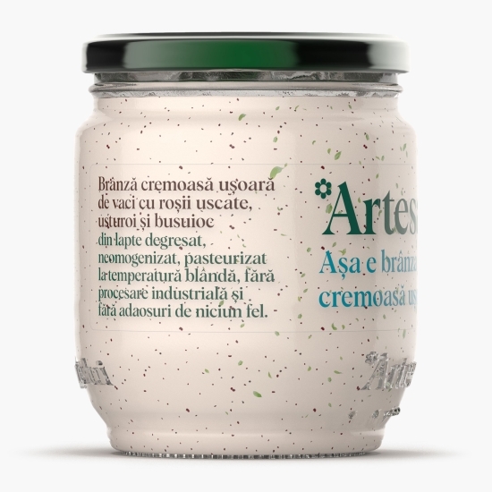 Brânză ușoară de vaci cu roșii uscate, usturoi și busuioc 320g