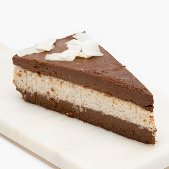 Tort Bora Bora cu nucă de cocos naturală și ciocolată raw vegan fără gluten, fără zahăr adăugat 110g