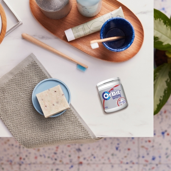 Gumă de mestecat Professional White Spearmint fără zahăr, cu aromă de mentă și mentol 60 buc, 84g