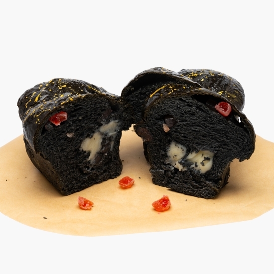 Cozonac cu cărbune activ, cremă de șampanie și rahat cu trandafir 900g