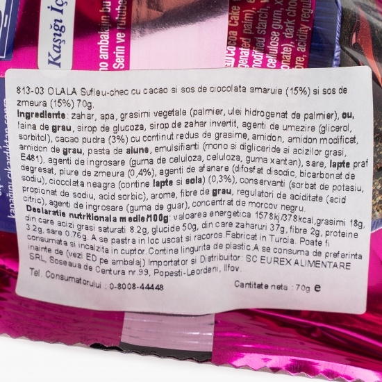 Chec de cacao cu sos de ciocolată amăruie și sos de zmeură 70g