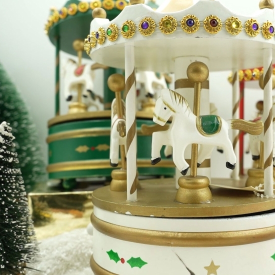 Cutiuță muzicală decorată de Crăciun, Carusel rotativ, alb, din lemn