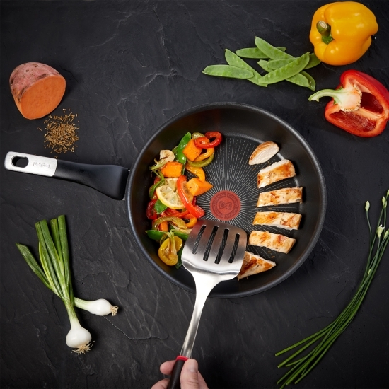 Tigaie Unlimited, 30cm, inducție, înveliș antiaderent din titan, indicator Thermo-Signal, bază Thermo-Fusion, negru