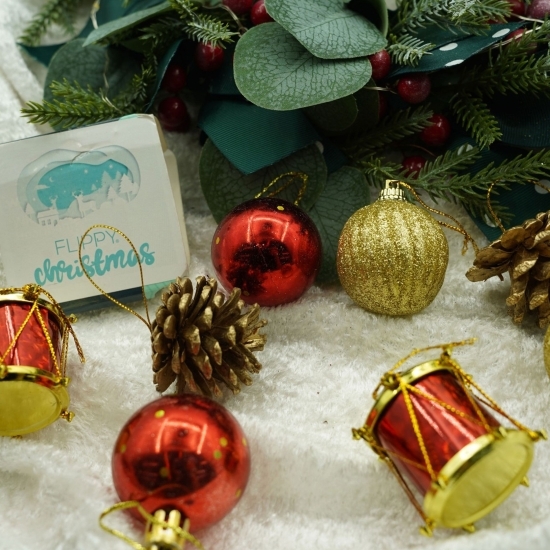 Set 20 ornamente de brad Glob multicolor, cutie 4cm x 20cm x 16cm