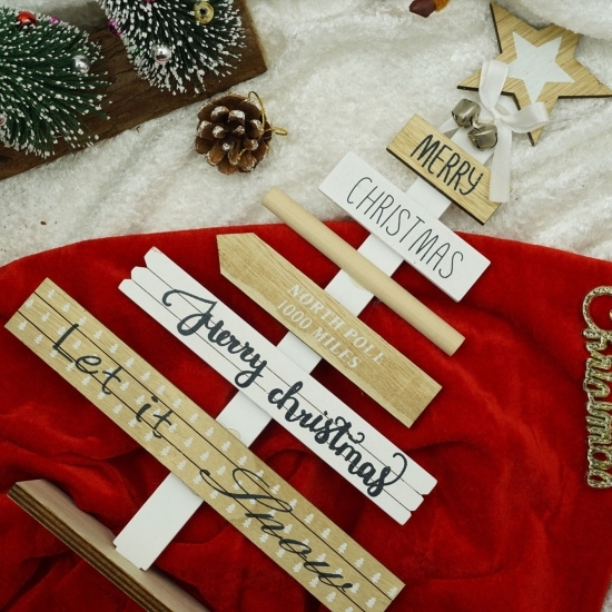 Decorațiune masă cu mesaje de Crăciun, crem-alb, lemn, 22.5cm x 36cm