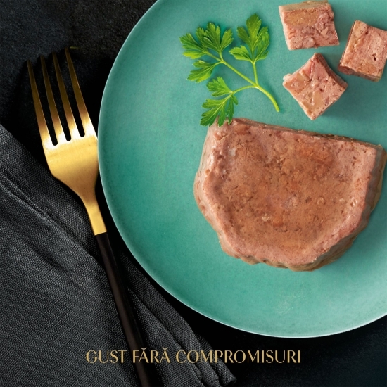 Hrană umedă pentru pisici adulte, terină cu pui Classics, 85g